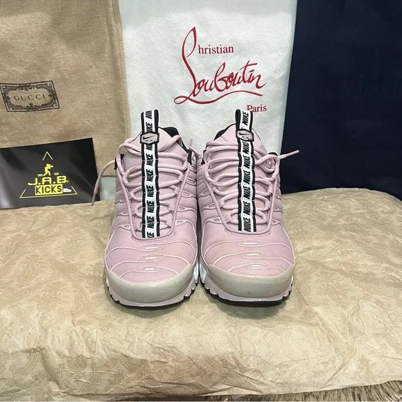 Nike Air Max Pink Athletic Shoes with Tuned Air Cushioning - Picture 4 of 7